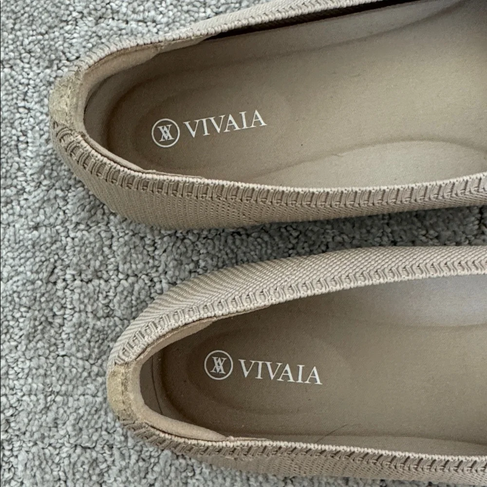 Vivaia Pointed-Toe Ballet Flats Aria 5° in Almond and Black Captoe tan colorway